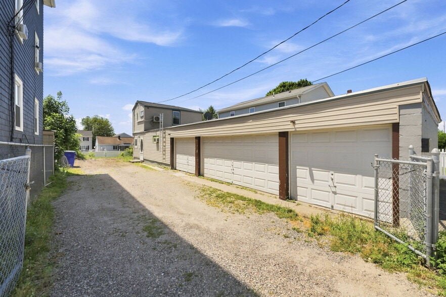 415 Anthony St, Fall River, MA for sale - Primary Photo - Image 1 of 30