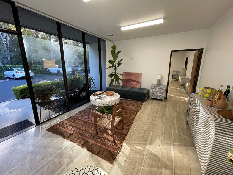 23122 Alcalde Dr, Laguna Hills, CA à louer - Photo du bâtiment - Image 3 de 4