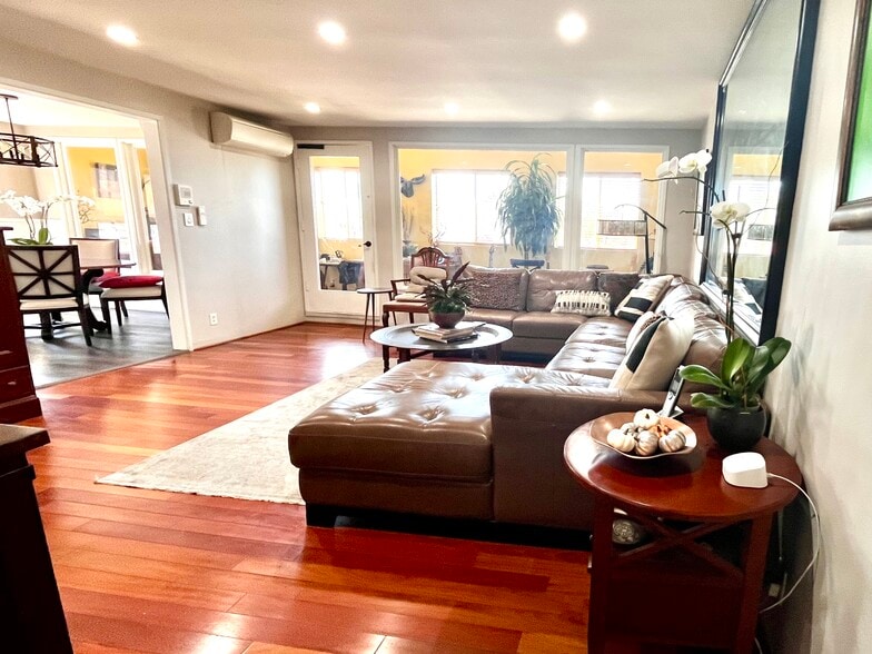 10443-10445 Magnolia Blvd, North Hollywood, CA à vendre - Photo du bâtiment - Image 3 de 21