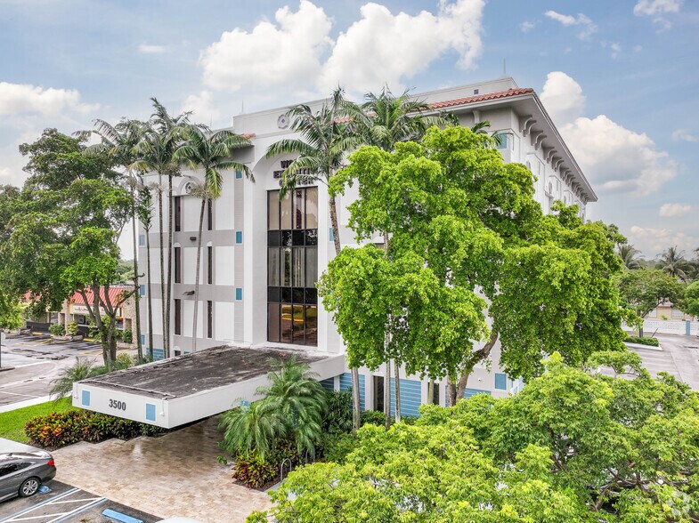 3500 N State Road 7, Lauderdale Lakes, FL à louer - Photo du bâtiment - Image 2 de 5