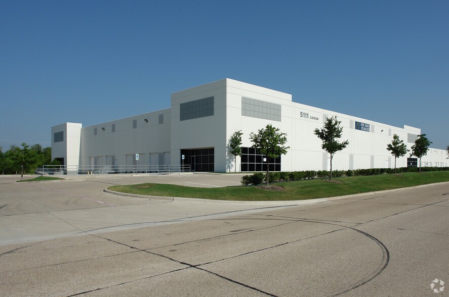 5111 Catron Dr, Dallas, TX à louer - Photo du bâtiment - Image 2 de 2