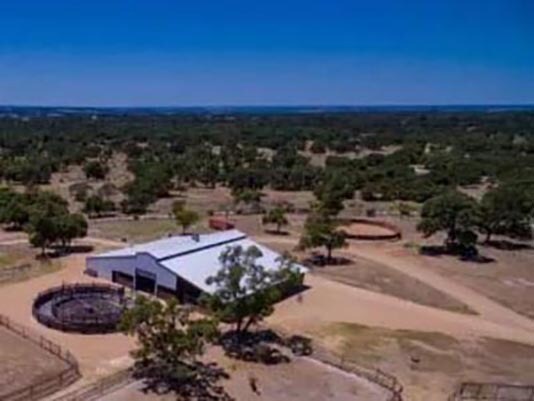 64 Thoroughbred Way, Fredericksburg, TX à vendre - Photo du bâtiment - Image 3 de 32