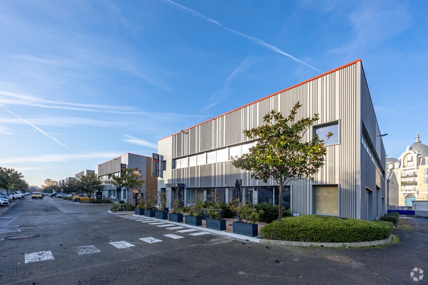 157 Avenue Charles Floquet, Le Blanc-Mesnil for lease - Building Photo - Image 2 of 2