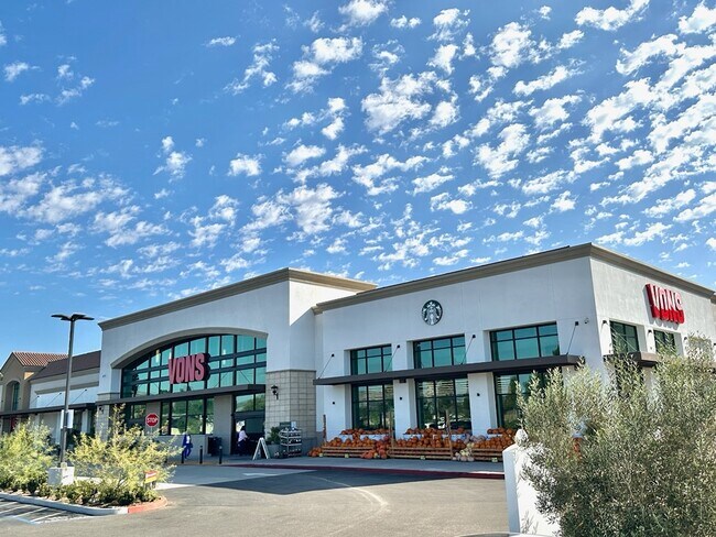 Plus de détails pour 700-960 Arneill Rd, Camarillo, CA - Commerce de détail à louer