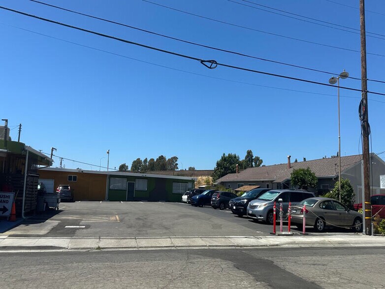 19740, Hayward, CA à vendre - Photo du bâtiment - Image 2 de 11
