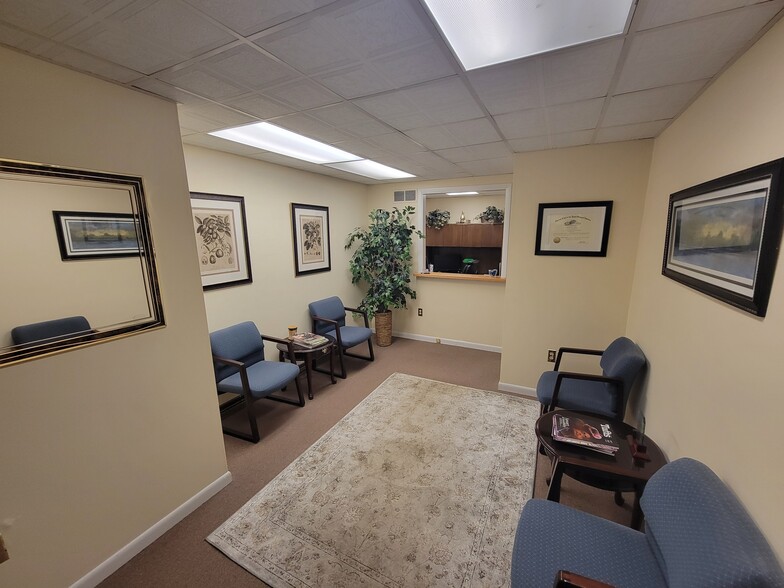 9 Fletcher St, Chelmsford, MA for lease - Interior Photo - Image 2 of 10