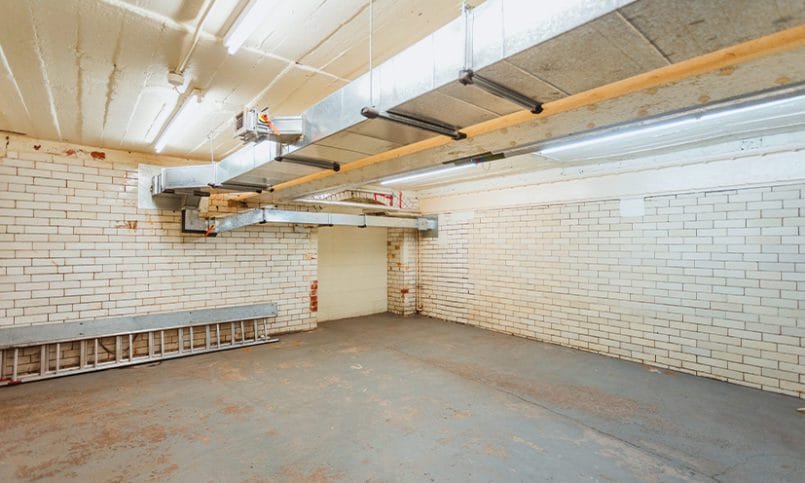 Market St, Barnsley for lease - Interior Photo - Image 3 of 14