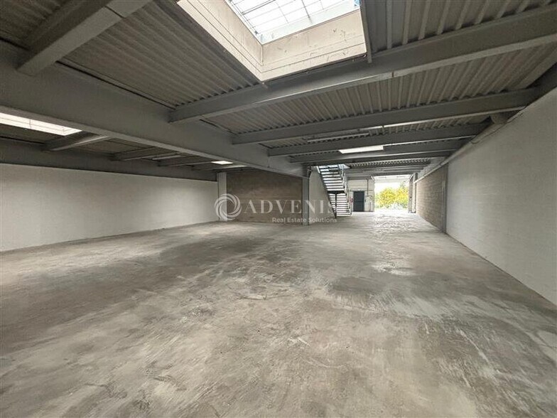 Flex in Neuilly-Plaisance for lease - Interior Photo - Image 2 of 8