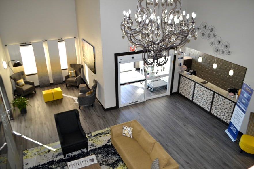 7533 Warden Rd, North Little Rock, AR for sale - Lobby - Image 3 of 12