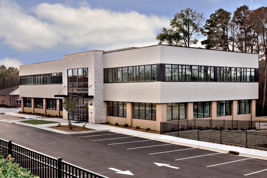 400 Attain St, Fuquay Varina, NC à louer - Photo du bâtiment - Image 2 de 6