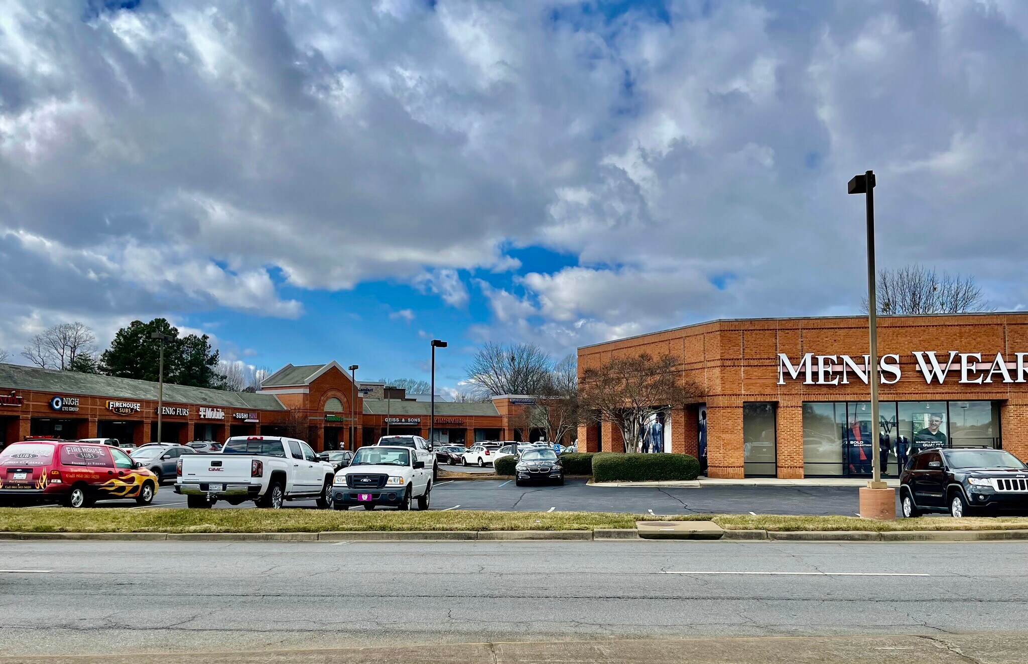 765 Haywood Rd, Greenville, SC for lease Primary Photo- Image 1 of 5