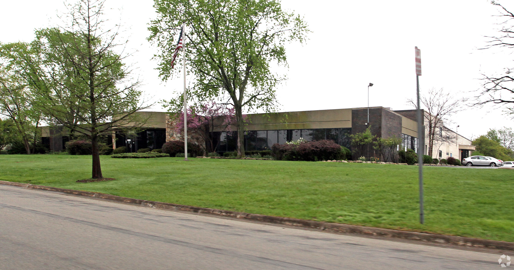 5300 Katrine Ave, Downers Grove, IL for lease Primary Photo- Image 1 of 6