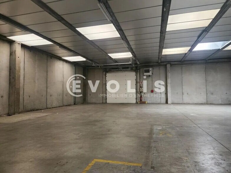 Bureau dans Chaponnay à louer - Photo du bâtiment - Image 3 de 14