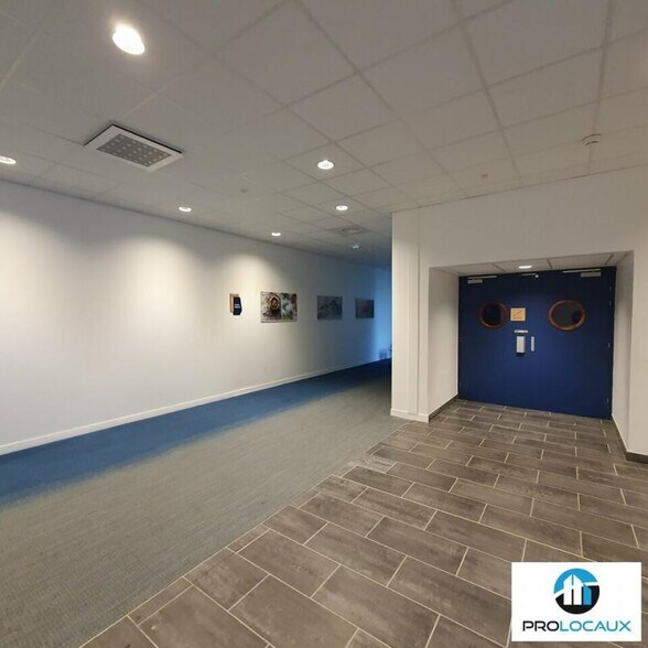 Bureau dans Eybens à louer - Photo du bâtiment - Image 3 de 12