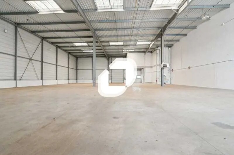 Flex in Le Blanc-Mesnil for lease - Building Photo - Image 2 of 13