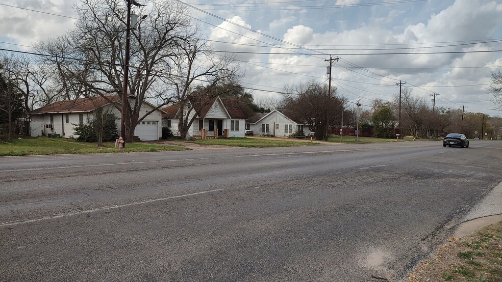 1703 N Park St, Brenham, TX à vendre - Photo du bâtiment - Image 3 de 14