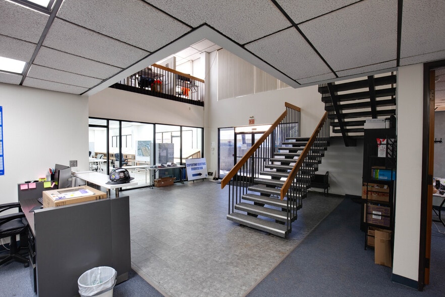 16119-16125 E Gale Ave, City of Industry, CA for sale - Lobby - Image 2 of 39