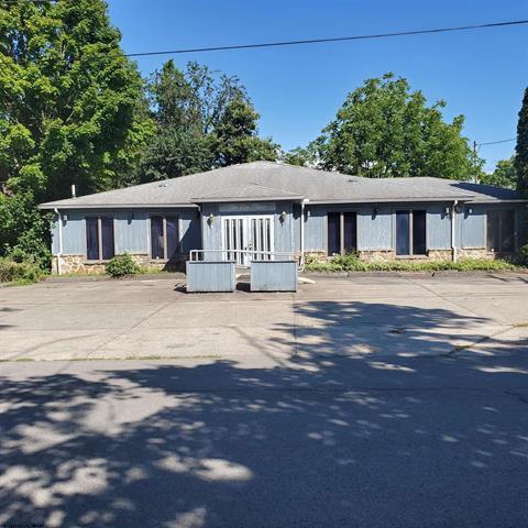 635 Robert E Lee Ave, Elkins, WV à vendre - Photo principale - Image 1 de 14