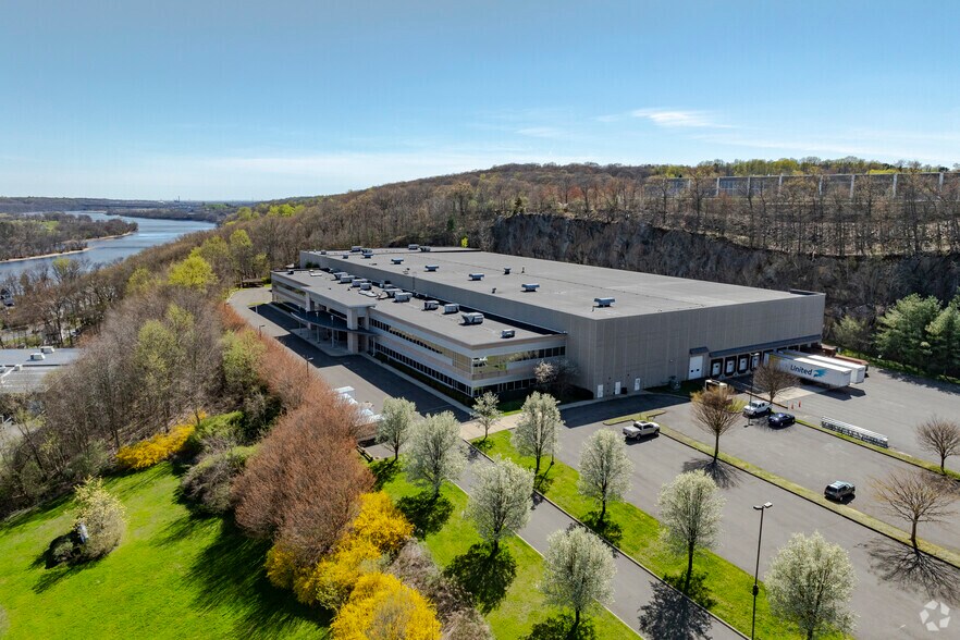 20 Constitution Blvd S, Shelton, CT à louer - Photo du bâtiment - Image 1 de 28