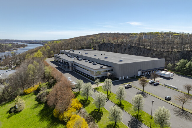 Plus de détails pour 20 Constitution Blvd S, Shelton, CT - Industriel à vendre