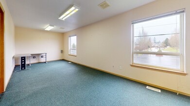 8613 Martin Way E, Lacey, WA à louer Photo intérieure- Image 2 de 6