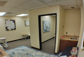 2000 N Central Expy, Plano, TX for lease Interior Photo- Image 1 of 4