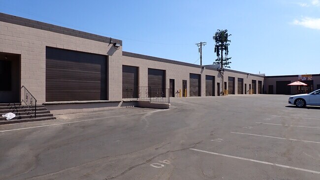 Plus de détails pour 11011 Glenoaks Blvd, Pacoima, CA - Industriel à louer
