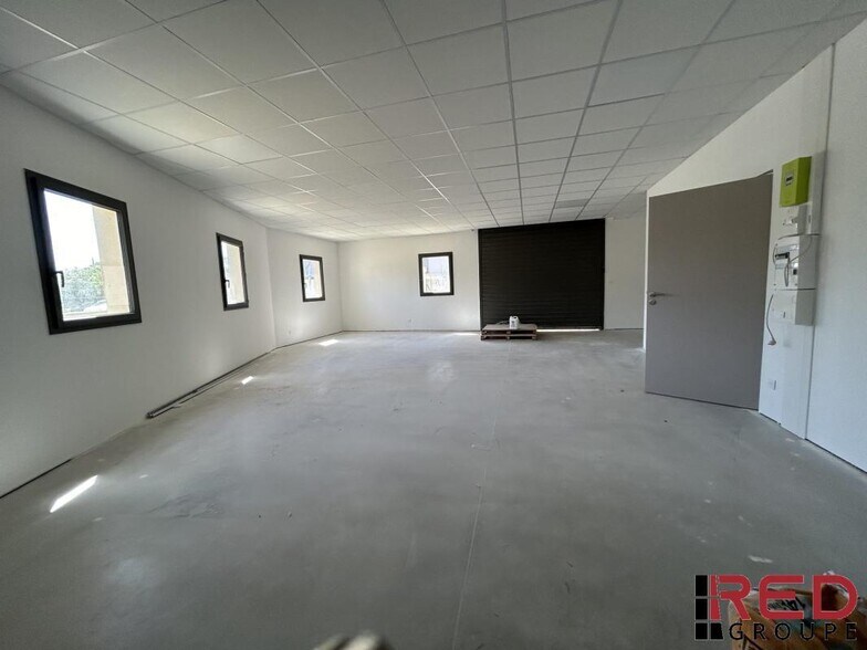 Industrial in Aix-en-Provence for lease - Interior Photo - Image 3 of 7