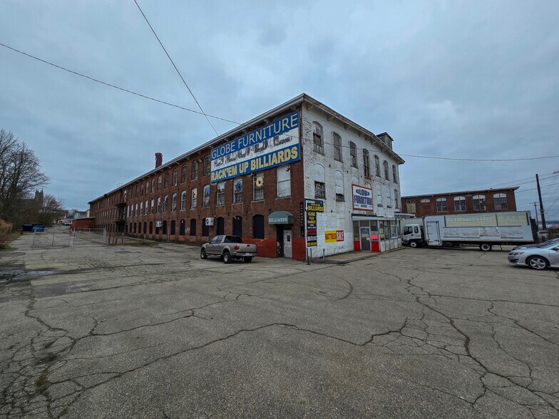 460 Globe St, Fall River, MA à vendre - Photo du bâtiment - Image 3 de 39