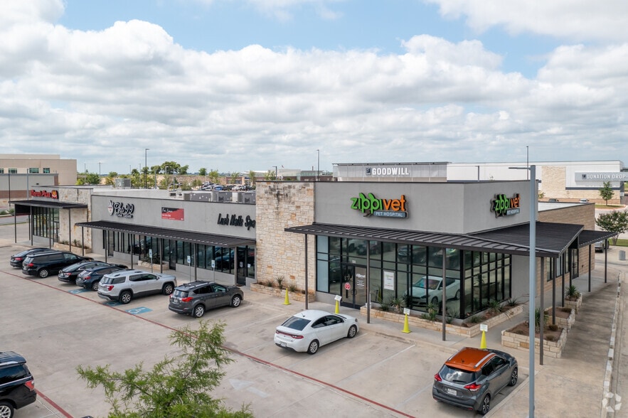 5896 Kyle Pky, Kyle, TX for lease - Building Photo - Image 2 of 9