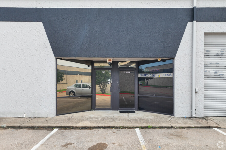 1110 W Harris Rd, Arlington, TX for lease - Building Photo - Image 3 of 20