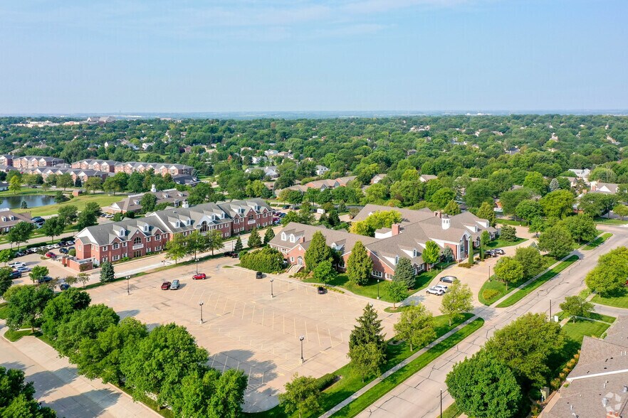 3401 Village Dr, Lincoln, NE à louer - Photo du bâtiment - Image 3 de 7