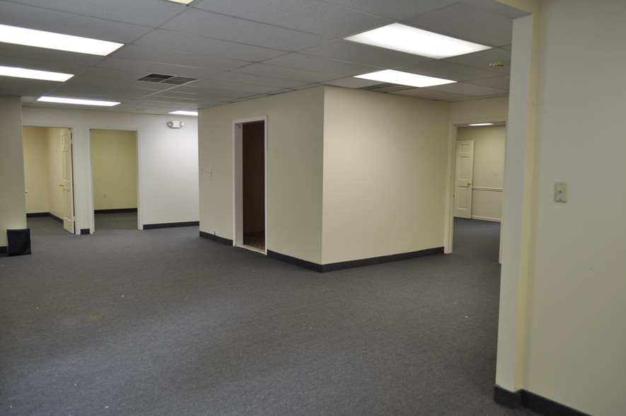 163 N Rt 130, Bordentown, NJ for lease - Interior Photo - Image 3 of 14