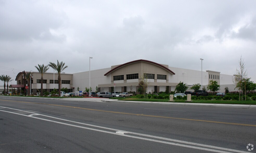 1090 E Belmont St, Ontario, CA à louer - Photo du bâtiment - Image 2 de 9