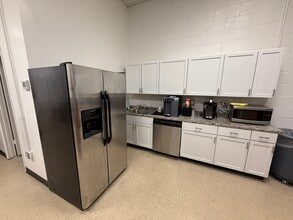 6830 Race Track Rd, Bowie, MD for lease Interior Photo- Image 2 of 3