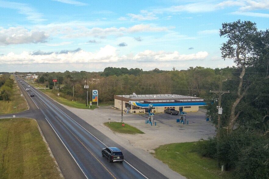 16449 Hwy 124, Fannett, TX à vendre - Photo du bâtiment - Image 2 de 4