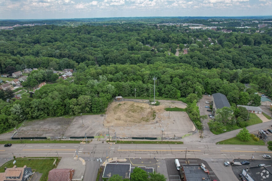 100 Perry Hwy, Pittsburgh, PA à louer - Photo du bâtiment - Image 3 de 3