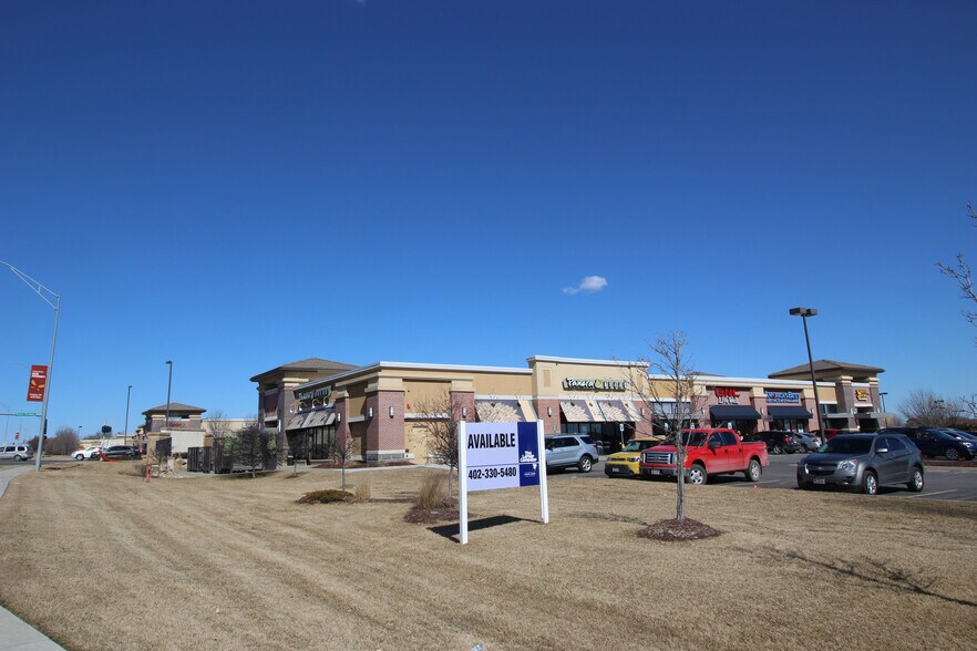 8420 S 71st Plz, Papillion, NE à louer - Photo du bâtiment - Image 3 de 3