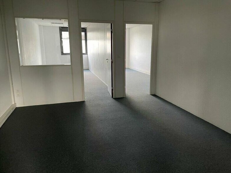 Bureau dans Saint-Quentin-Fallavier à louer - Photo intérieure - Image 2 de 31