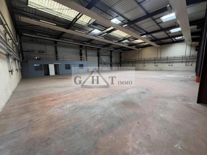 Industrial in Cergy for lease - Interior Photo - Image 2 of 16