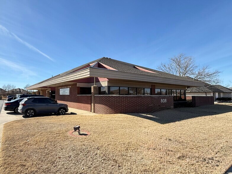 808 NW 24th St, Norman, OK à louer - Photo du bâtiment - Image 2 de 14