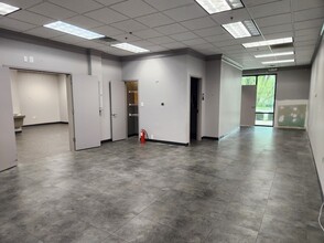 6780 NE Roswell Rd, Atlanta, GA for lease Building Photo- Image 2 of 6