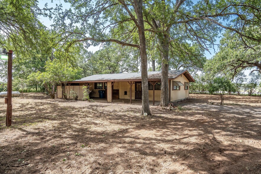 22 Chaparral Dr, Fredericksburg, TX for sale - Building Photo - Image 3 of 27