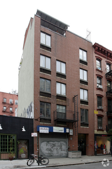 165 Elizabeth St, New York, NY for lease - Building Photo - Image 1 of 2