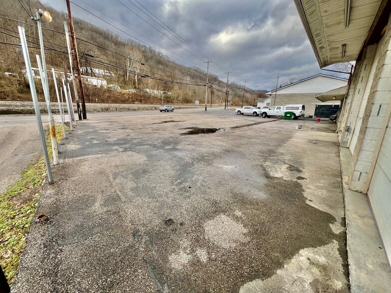 15095 Maccorkle Ave, Cabin Creek, WV for sale - Building Photo - Image 2 of 14