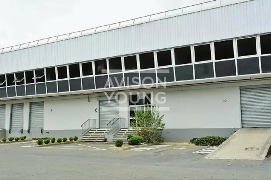 Flex in Marly-la-Ville for lease - Building Photo - Image 2 of 2