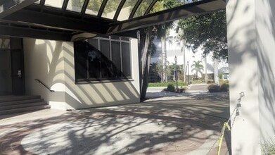 1258 N Palm Ave, Sarasota, FL à louer - Vidéo sur l’inscription commerciale 