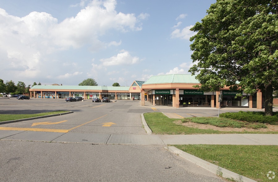 1 Wexford Rd, Brampton, ON à louer - Photo du bâtiment - Image 3 de 4