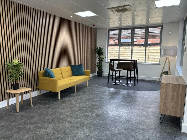 St Cloud Way, Maidenhead for lease - Interior Photo - Image 2 of 9