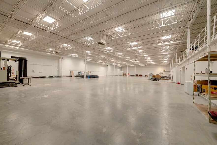 1551 Corporate Dr, Irving, TX for lease - Interior Photo - Image 3 of 28